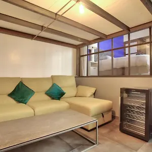 Apartment 2 Bedrooms Le Marais Nazareth, Paris